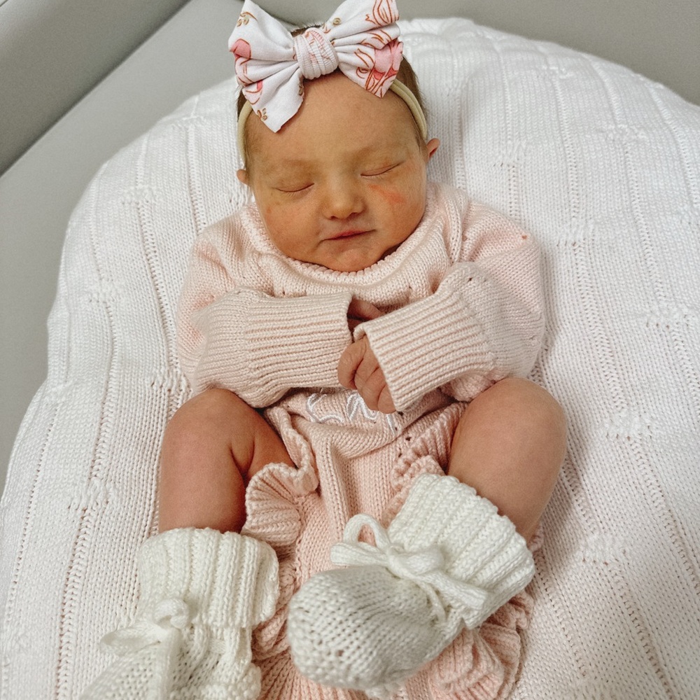 hi, i’m haley🎀 - Picture 2 of 3